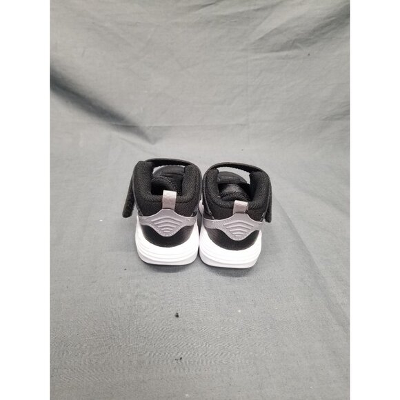 Jordan Max Aura 5 Slip On Sneakers Children's Size 5 Black White NEW IN BOX! - Picture 3 of 6